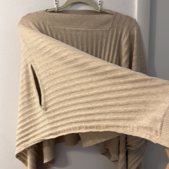 LuluLemon Forward Flow Poncho Yoga Cover Up/OS - Picture 15 of 15